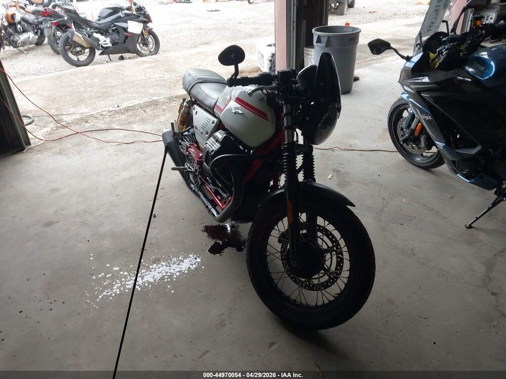 2020 MOTO GUZZI V7 III ZGULDUB07LM000156