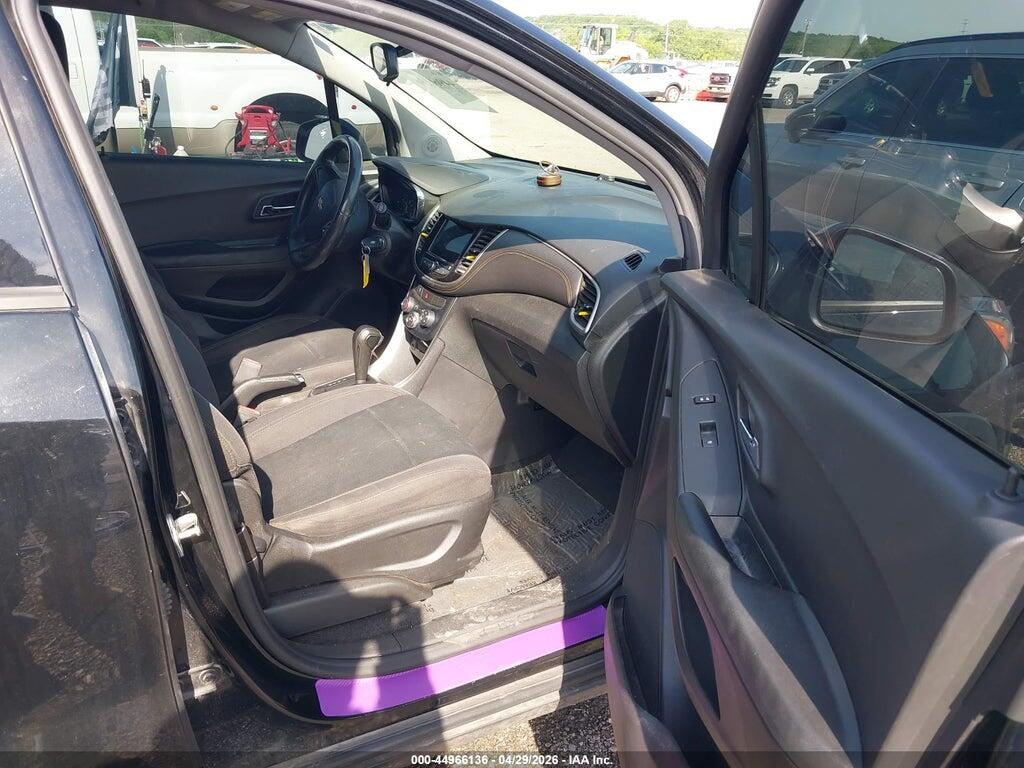 3GNCJKSB8KL296435 2019 CHEVROLET TRAX photo no. 5