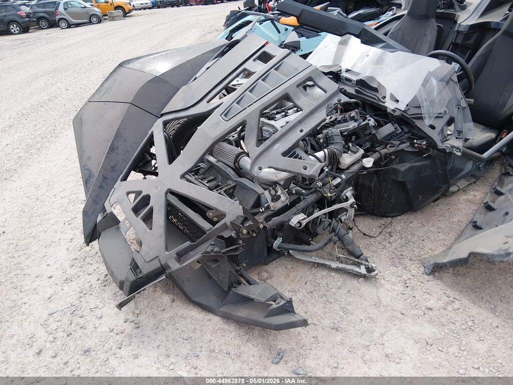 57XAASFA3J8125369 2018 POLARIS SLINGSHOT photo no. 2