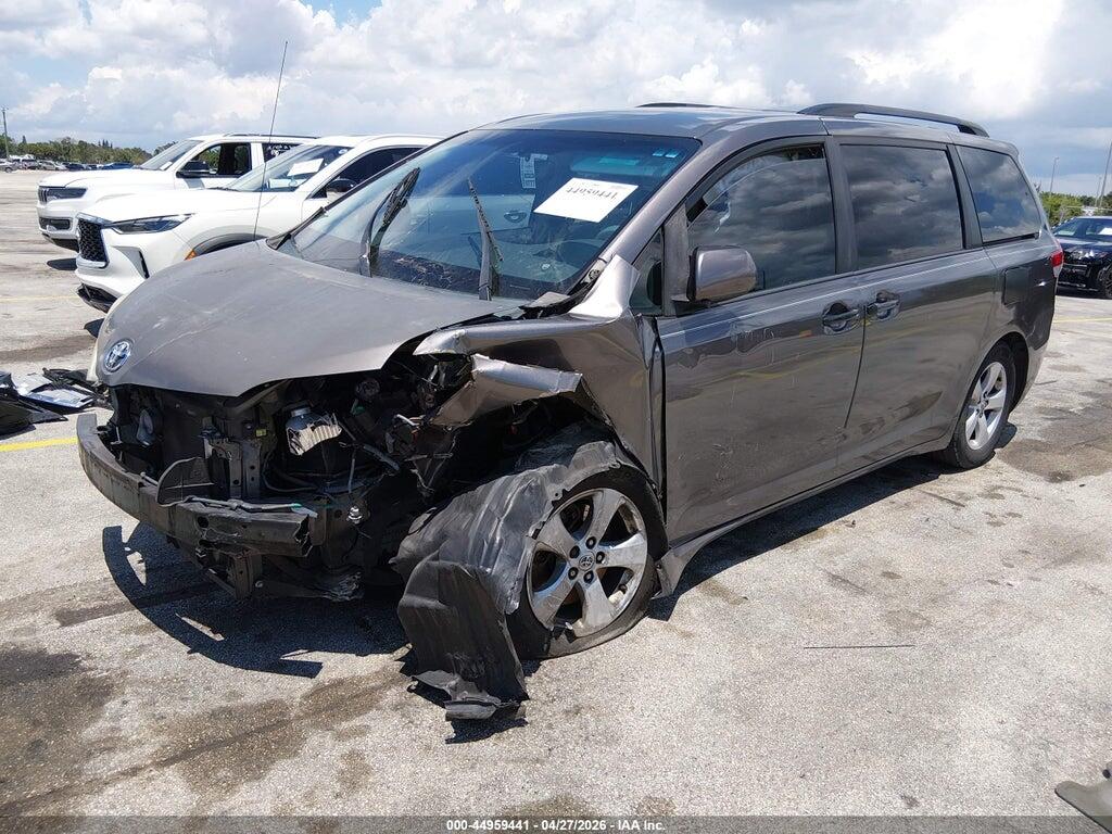 5TDKK3DC0ES474317 2014 TOYOTA SIENNA photo no. 2
