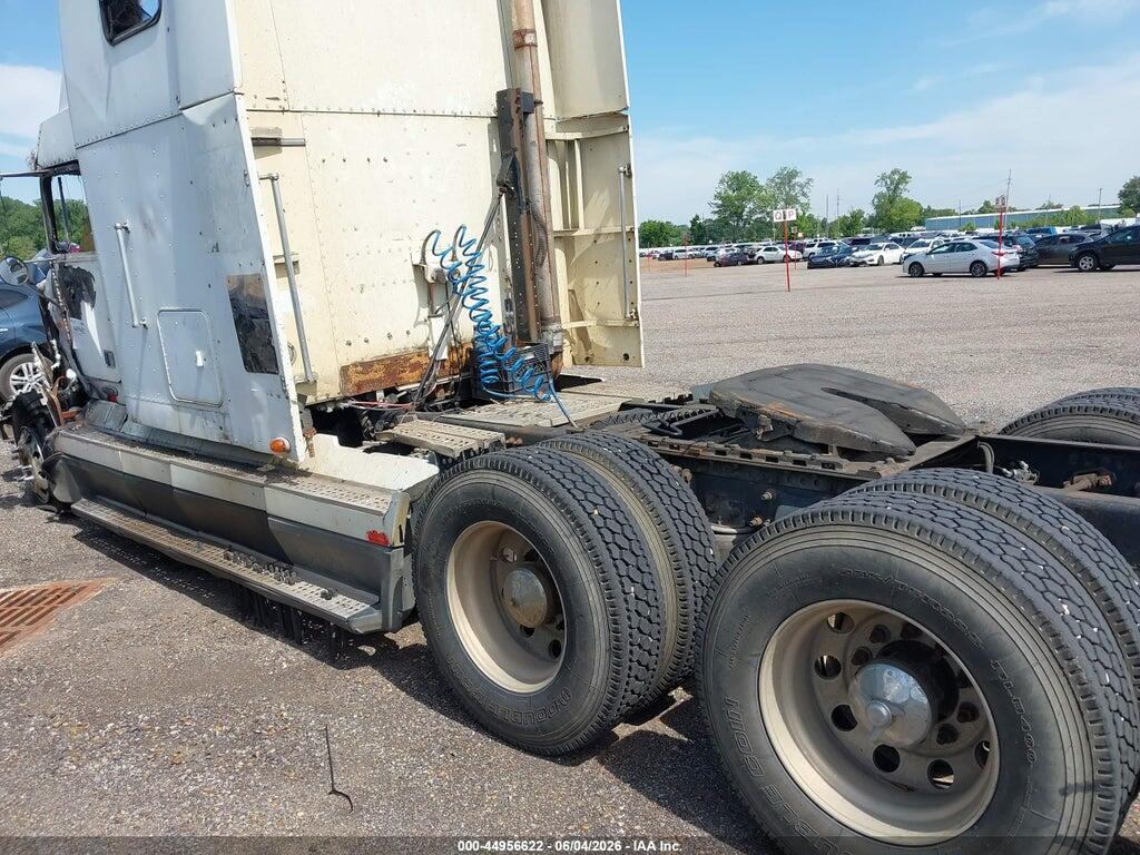 1FUYDDZB3YLH15458 2000 FREIGHTLINER CONVENTIONAL photo no. 4