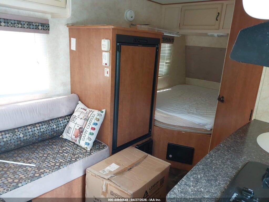5ZT2CXFCXBA000948 2011 APEX APEX COACHMAN 17 FOOT CAM photo no. 5