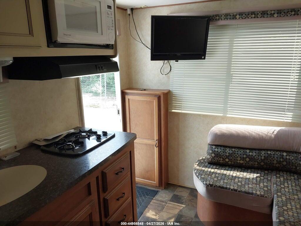 5ZT2CXFCXBA000948 2011 APEX APEX COACHMAN 17 FOOT CAM photo no. 8
