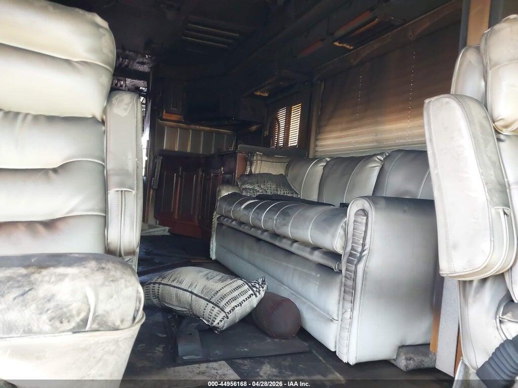 1RF120410X1005875 1999 ROADMASTER RAIL EXECUTIVE SIGNATURE photo no. 8