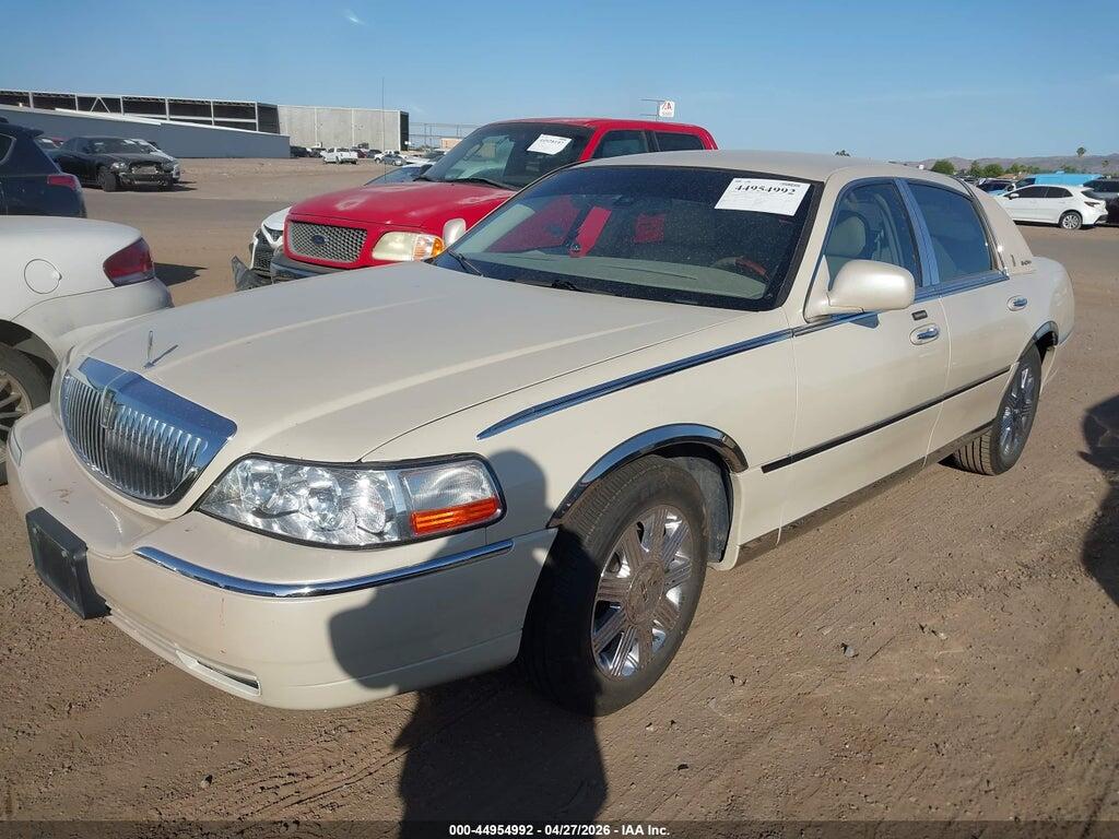 1LNHM83W13Y704487 2003 LINCOLN TOWN CAR photo no. 2