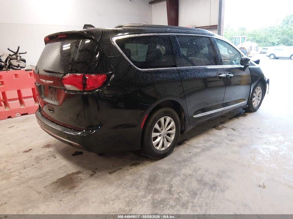 2C4RC1BG4HR530150 2017 CHRYSLER PACIFICA photo no. 4