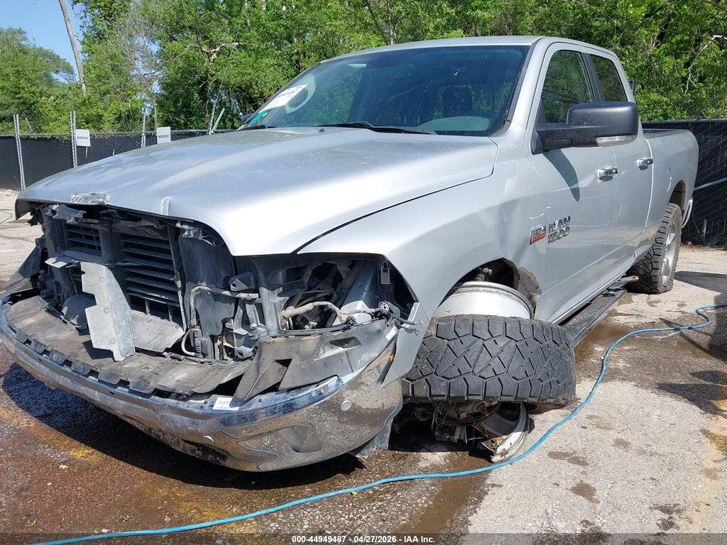 1C6RR7GT8JS104318 2018 RAM 1500 photo no. 2