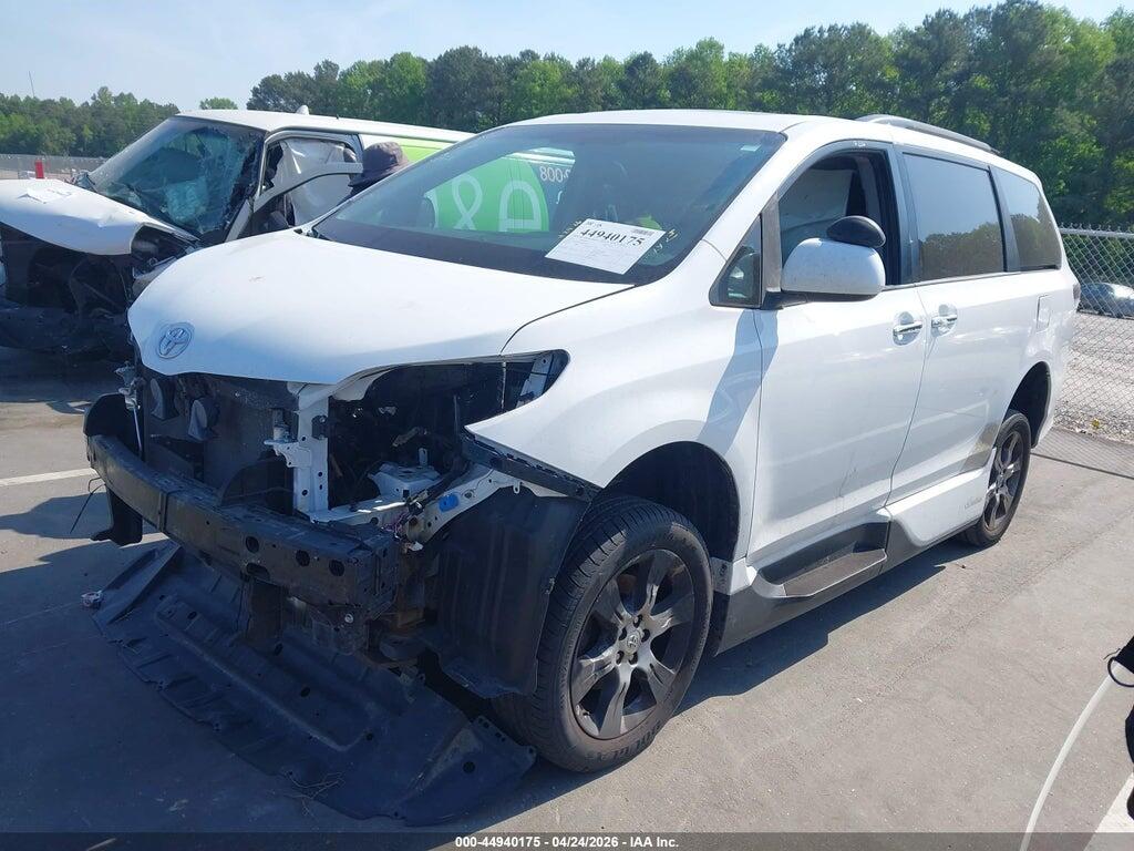 5TDXK3DC6FS549710 2015 TOYOTA SIENNA photo no. 2