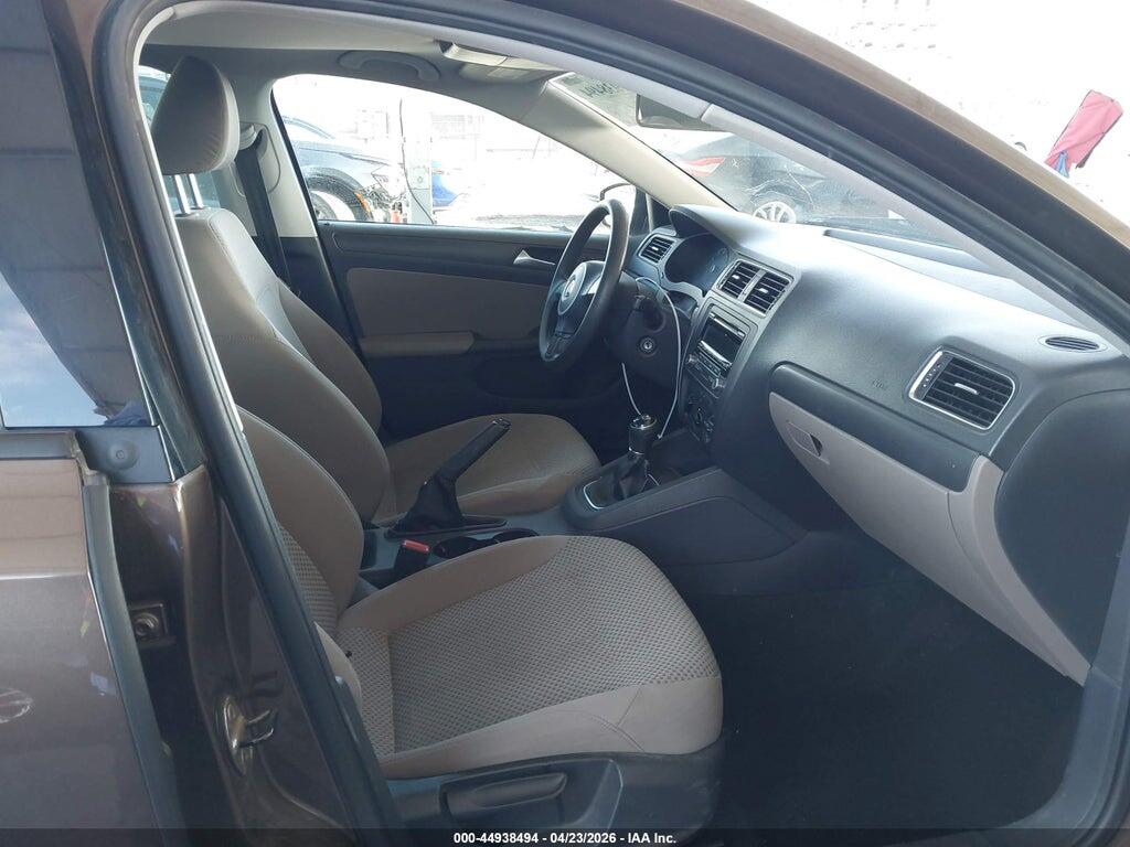 3VW1K7AJXDM389986 2013 VOLKSWAGEN JETTA photo no. 5