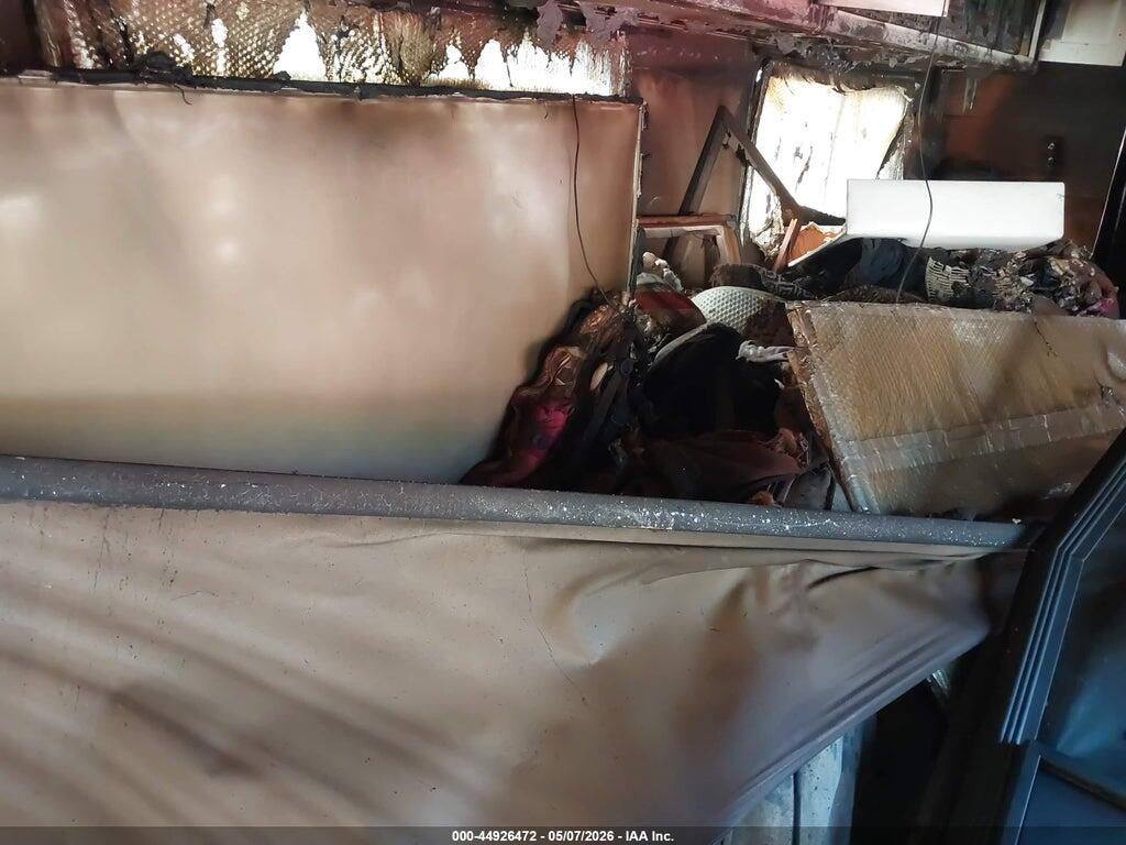 4UZ6XJCA7YCF87726 2000 FREIGHTLINER CHASSIS photo no. 8