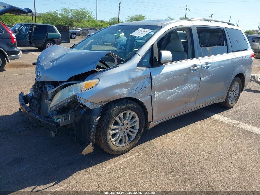 5TDYK3DC9BS170411 2011 TOYOTA SIENNA photo no. 2