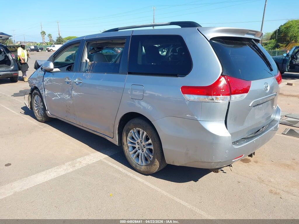 5TDYK3DC9BS170411 2011 TOYOTA SIENNA photo no. 3