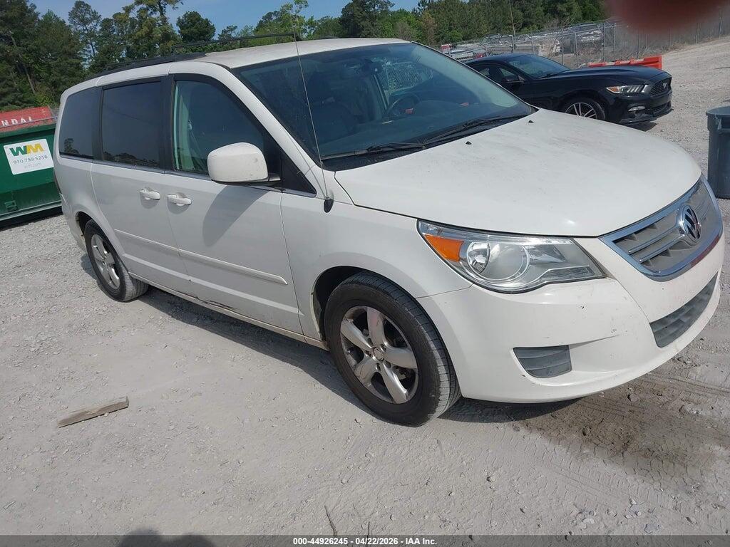 2V4RW3DG3BR626137 2011 VOLKSWAGEN ROUTAN photo no. 1