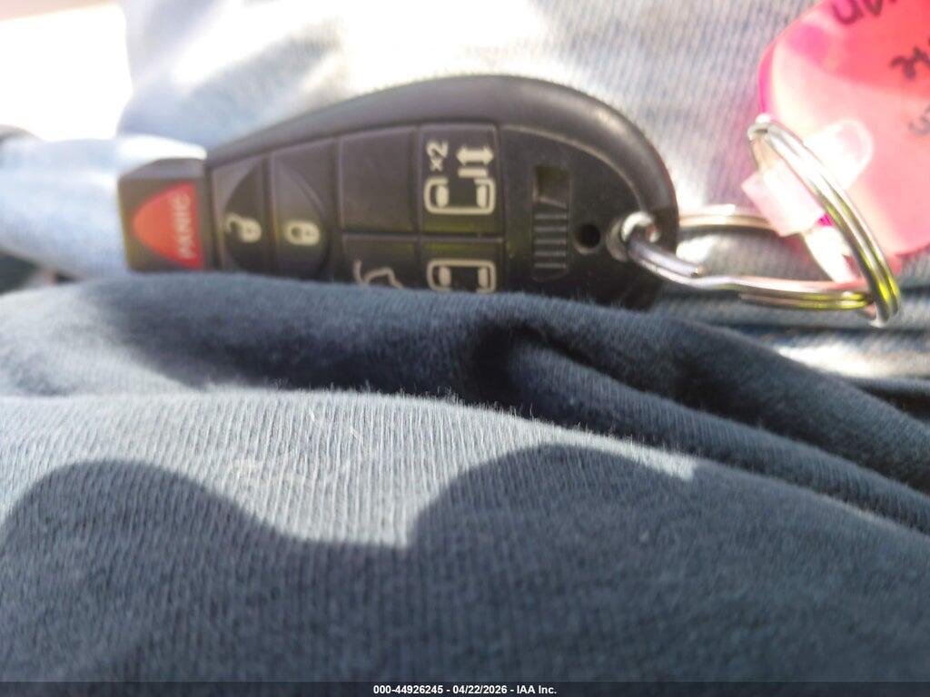 2V4RW3DG3BR626137 2011 VOLKSWAGEN ROUTAN photo no. 11