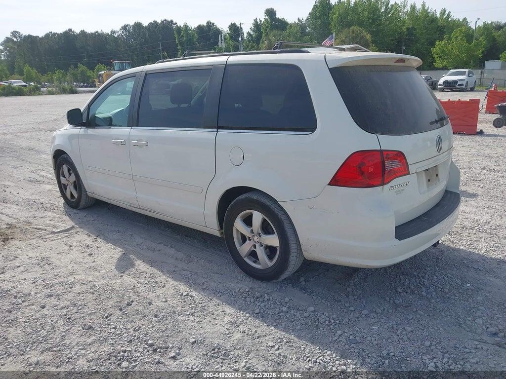 2V4RW3DG3BR626137 2011 VOLKSWAGEN ROUTAN photo no. 3