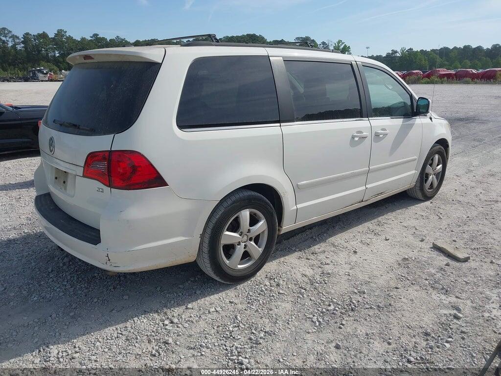 2V4RW3DG3BR626137 2011 VOLKSWAGEN ROUTAN photo no. 4