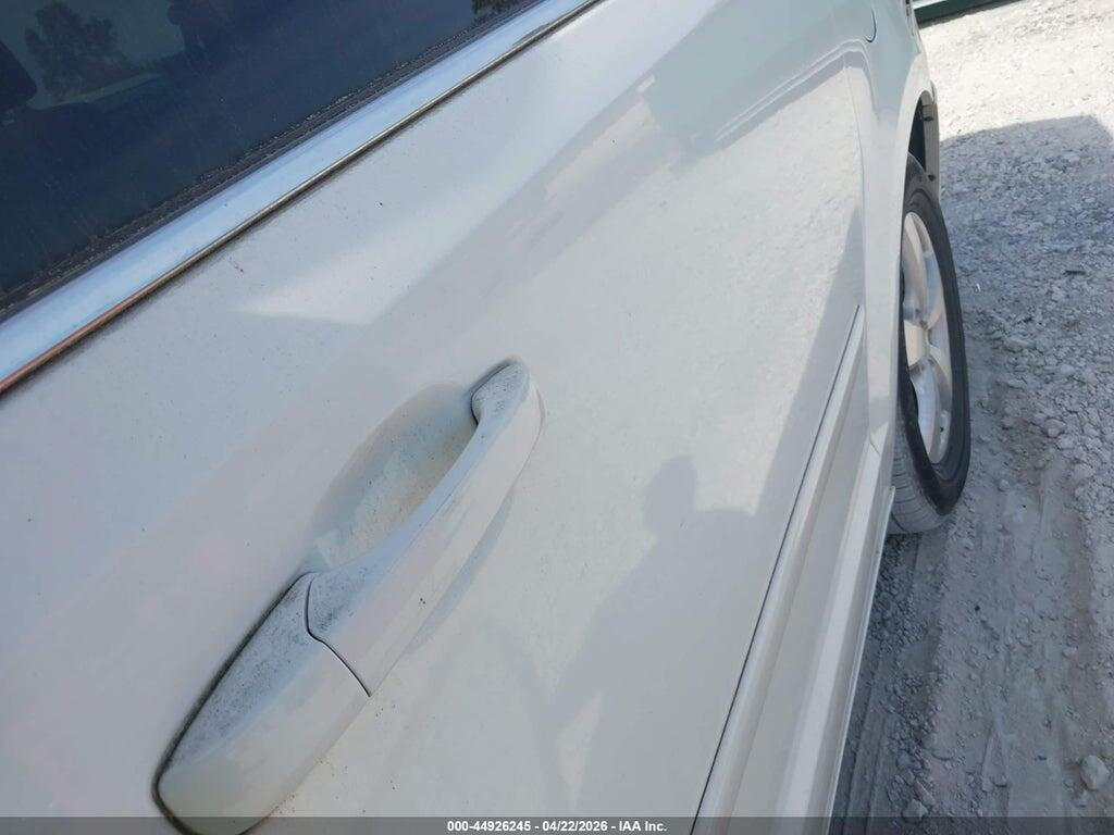 2V4RW3DG3BR626137 2011 VOLKSWAGEN ROUTAN photo no. 6