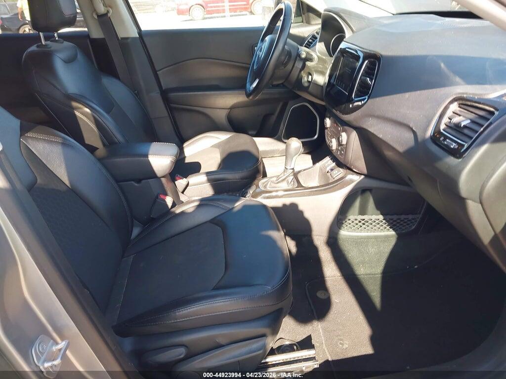 3C4NJCBB5KT762975 2019 JEEP COMPASS photo no. 5