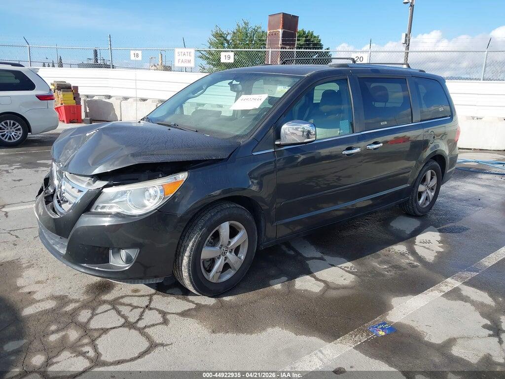 2C4RVADG3CR164813 2012 VOLKSWAGEN ROUTAN photo no. 2