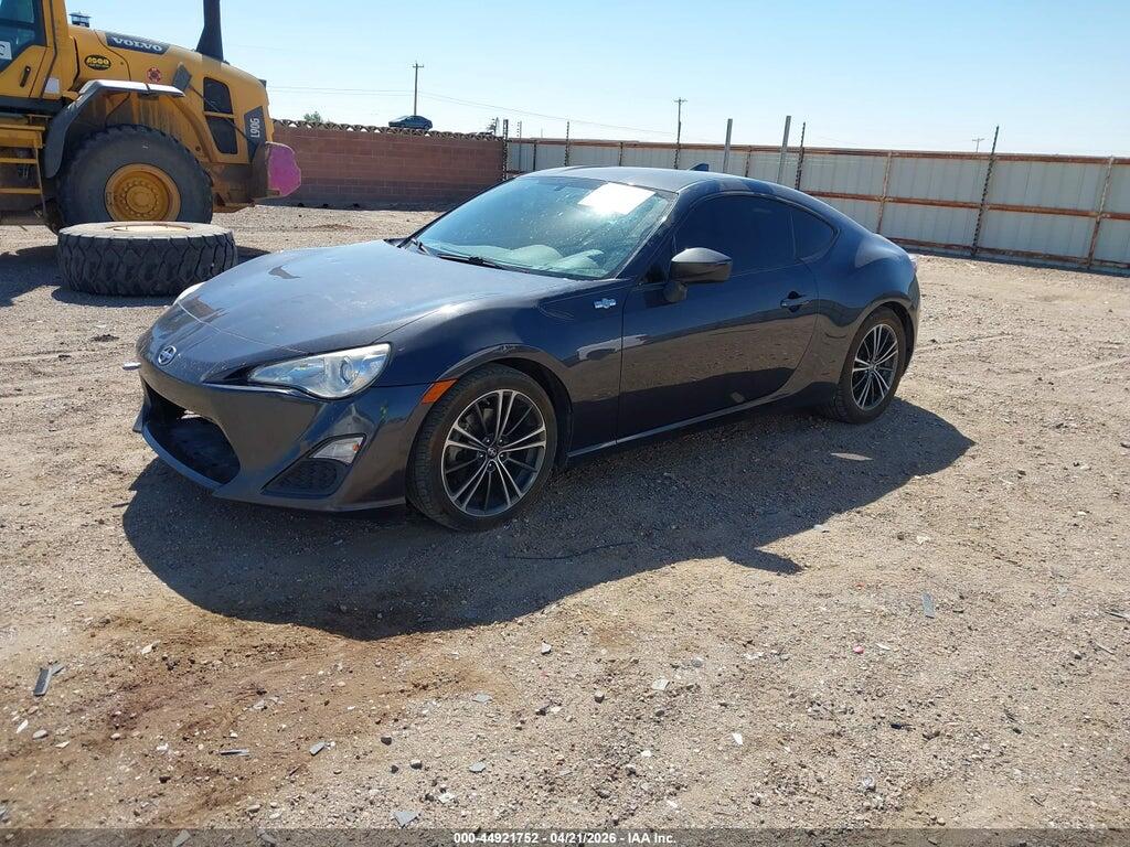 JF1ZNAA17F9709086 2015 SCION FR-S photo no. 2