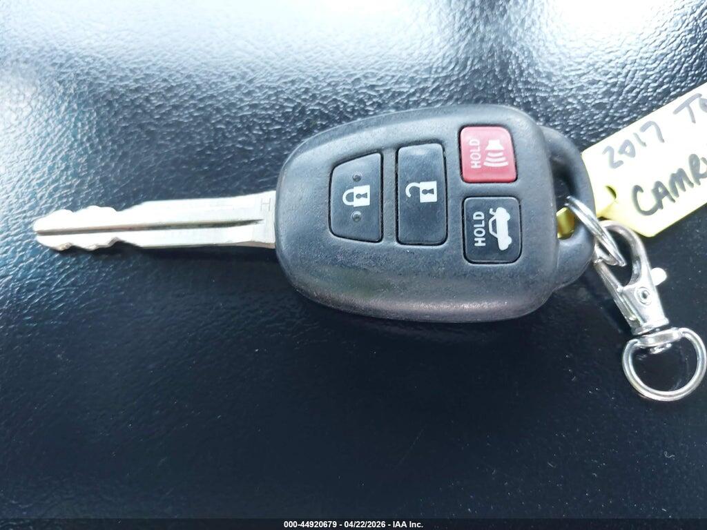 4T1BF1FK8HU371364 2017 TOYOTA CAMRY photo no. 11