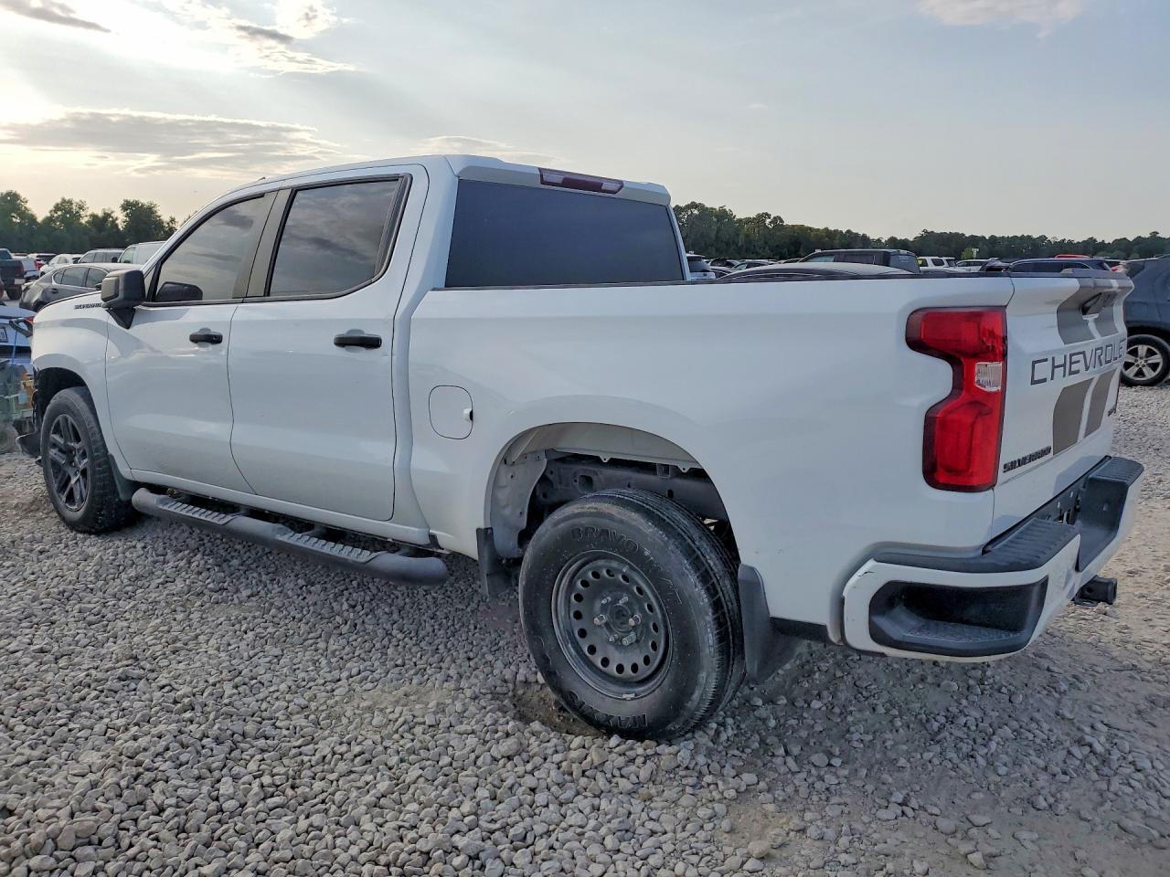 2022 CHEVROLET SILVERADO LTD C1500 CUSTOM — Фото 2 из 13