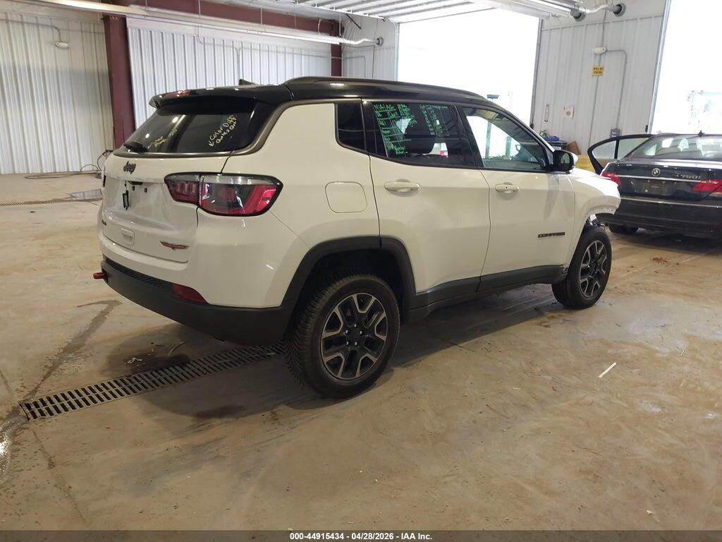 3C4NJDDB5KT752630 2019 JEEP COMPASS photo no. 4