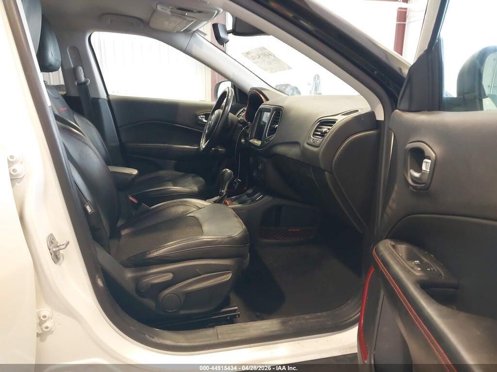 3C4NJDDB5KT752630 2019 JEEP COMPASS photo no. 5