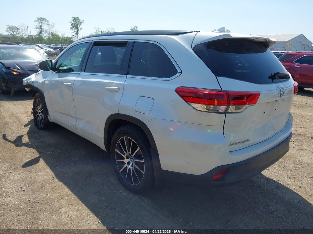 5TDJZRFH3JS536757 2018 TOYOTA HIGHLANDER photo no. 3