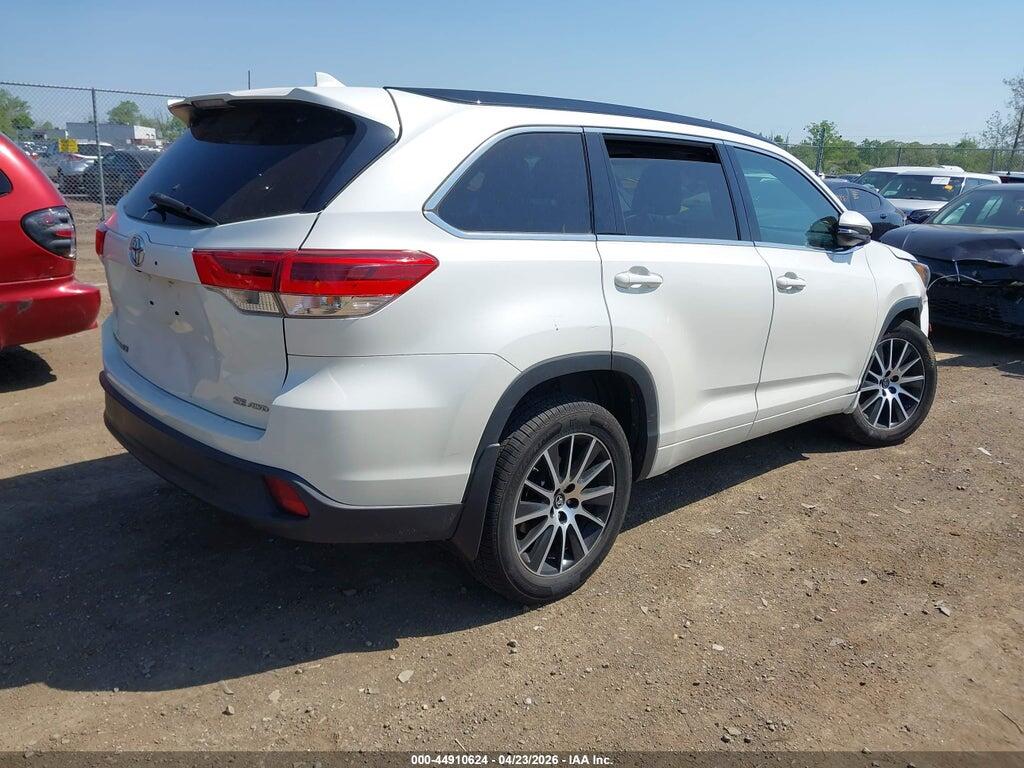 5TDJZRFH3JS536757 2018 TOYOTA HIGHLANDER photo no. 4