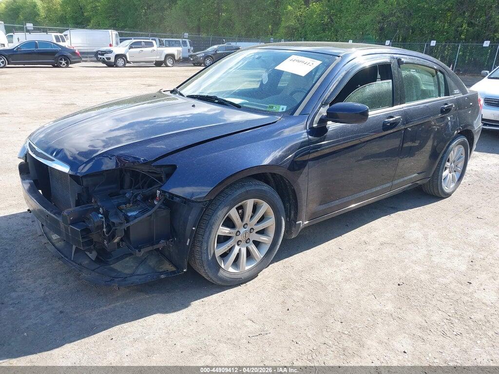 1C3BC1FG5BN511711 2011 CHRYSLER 200 photo no. 2