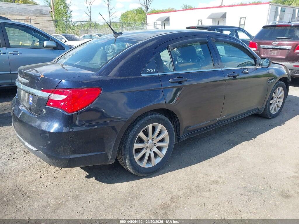 1C3BC1FG5BN511711 2011 CHRYSLER 200 photo no. 4