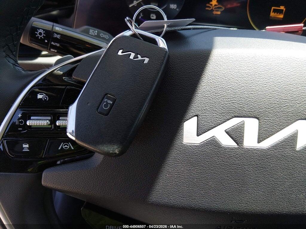 KNDCR3L10P5030752 2023 KIA NIRO EV photo no. 11