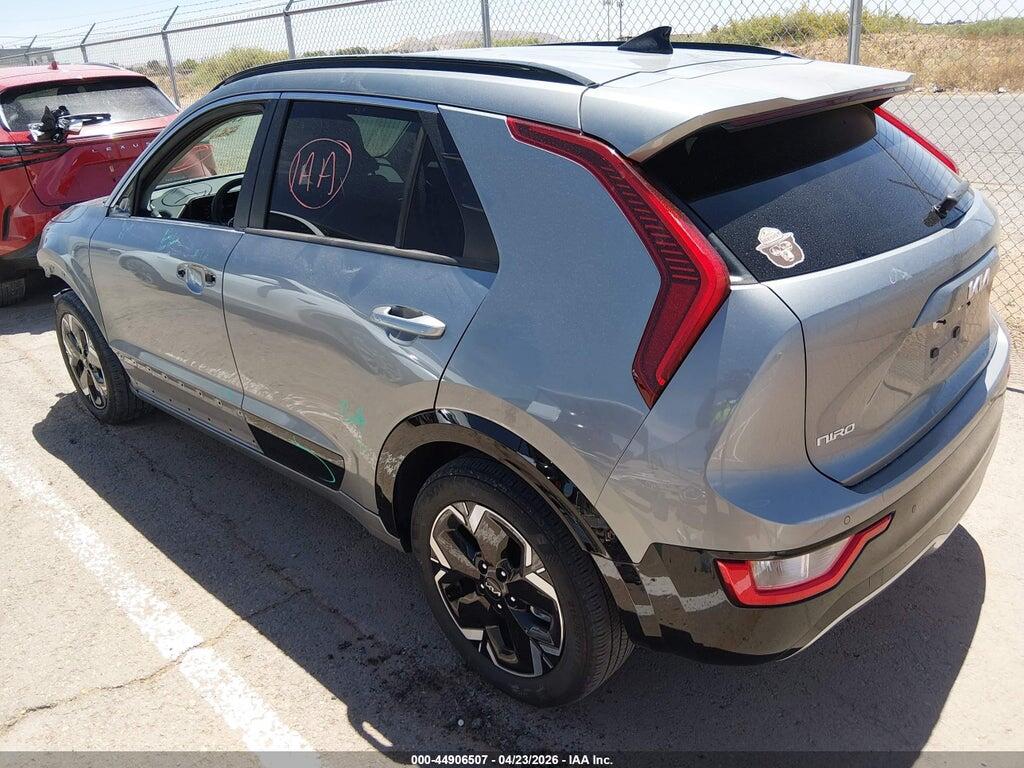 KNDCR3L10P5030752 2023 KIA NIRO EV photo no. 3