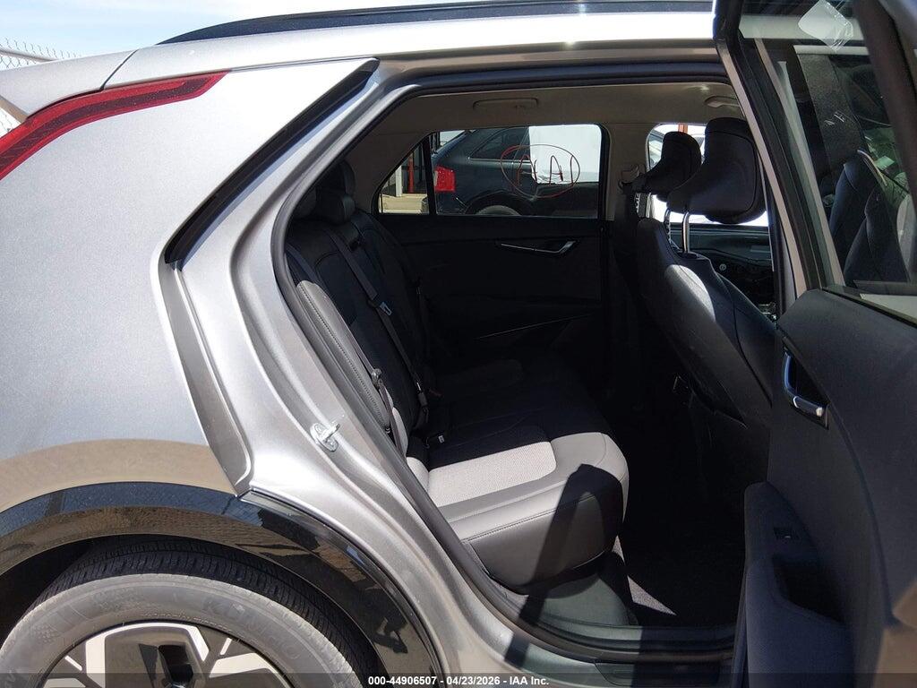 KNDCR3L10P5030752 2023 KIA NIRO EV photo no. 8