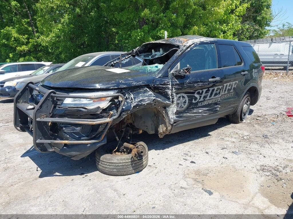 1FM5K8AR7JGC18498 2018 FORD POLICE INTERCEPTOR UTILITY photo no. 2