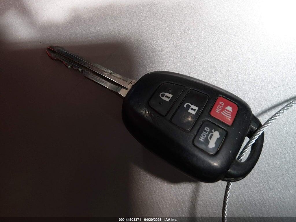2T1BURHE5JC109952 2018 TOYOTA COROLLA photo no. 11