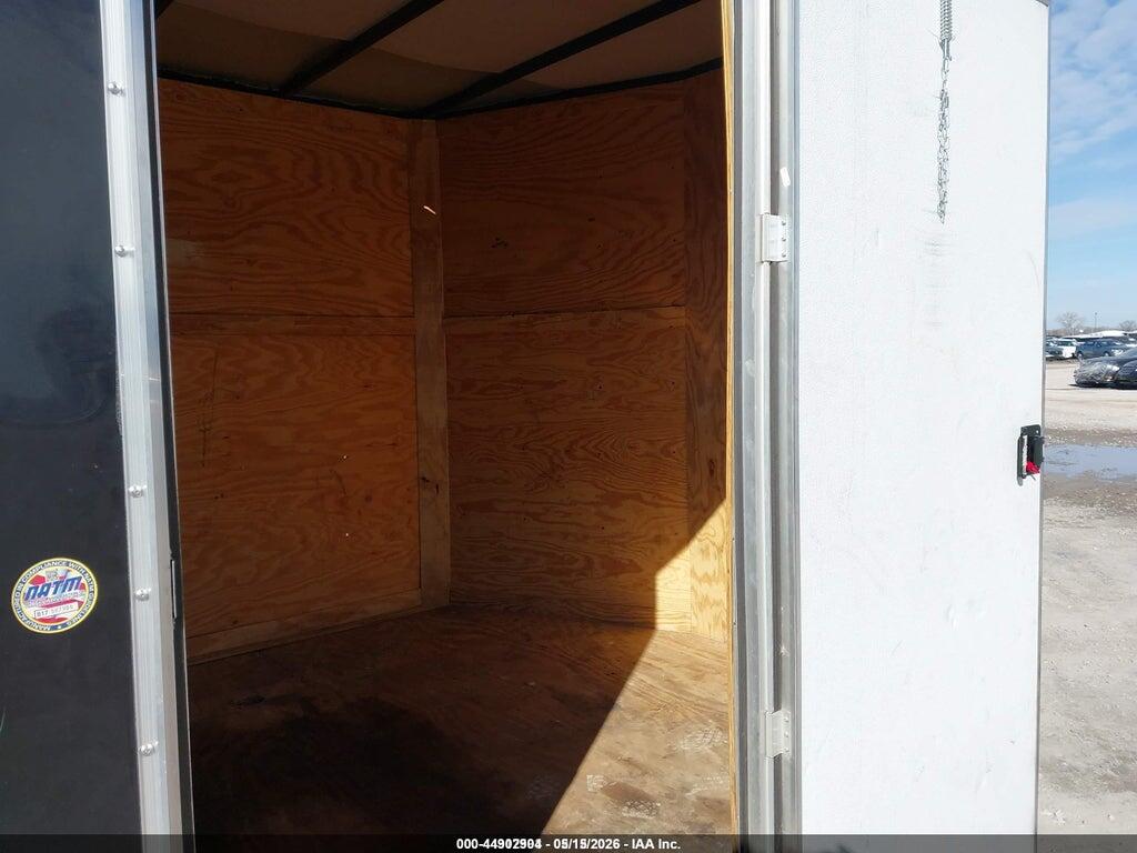 1W9BE2820JC598055 2018 CARGO WOW CARGO 24 photo no. 5