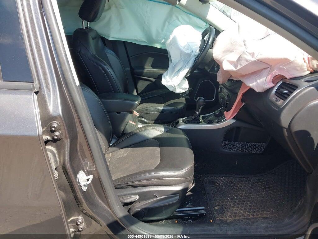 3C4NJDBB1KT647229 2019 JEEP COMPASS photo no. 5
