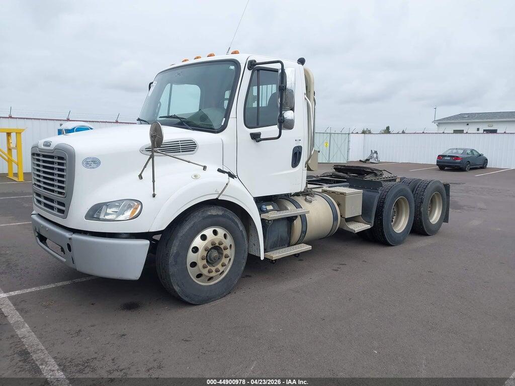 1FUJC5DVXHHJF0195 2017 FREIGHTLINER M2 112 photo no. 2