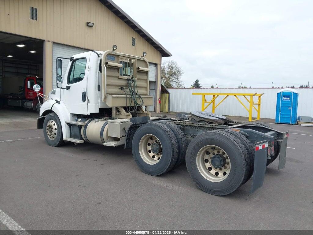 1FUJC5DVXHHJF0195 2017 FREIGHTLINER M2 112 photo no. 3