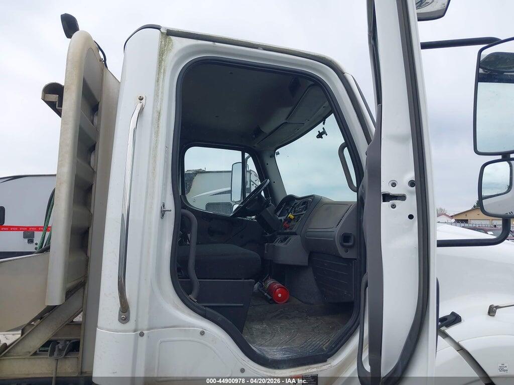 1FUJC5DVXHHJF0195 2017 FREIGHTLINER M2 112 photo no. 5