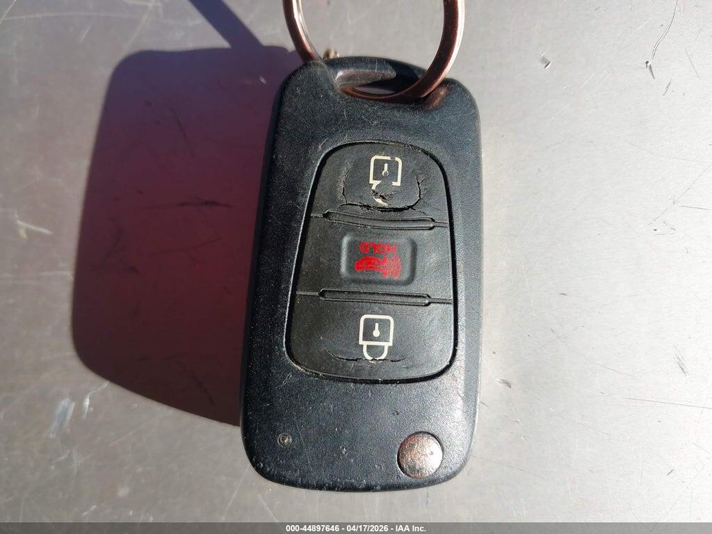 KNDJT2A27B7213898 2011 KIA SOUL photo no. 11