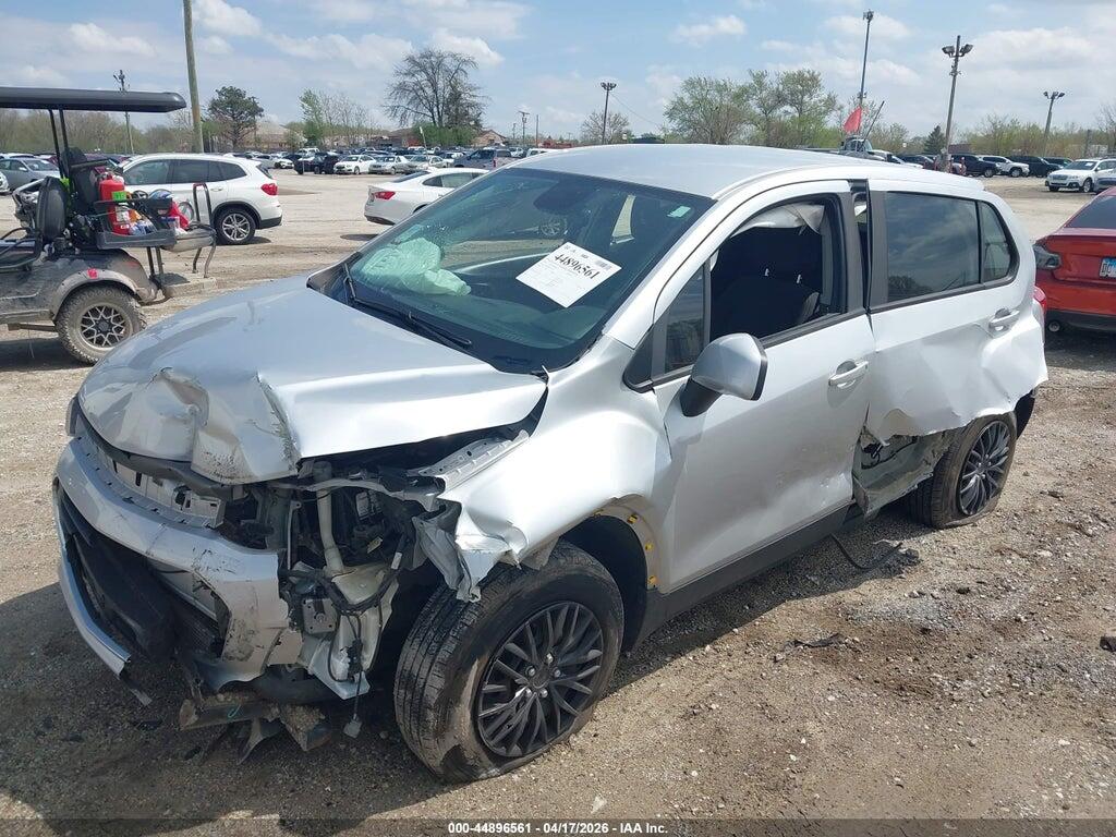 KL7CJKSBXJB722597 2018 CHEVROLET TRAX photo no. 2