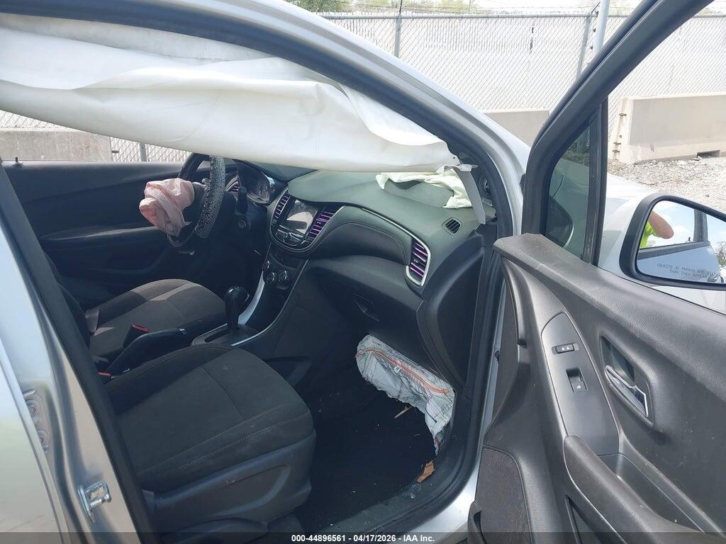 KL7CJKSBXJB722597 2018 CHEVROLET TRAX photo no. 5