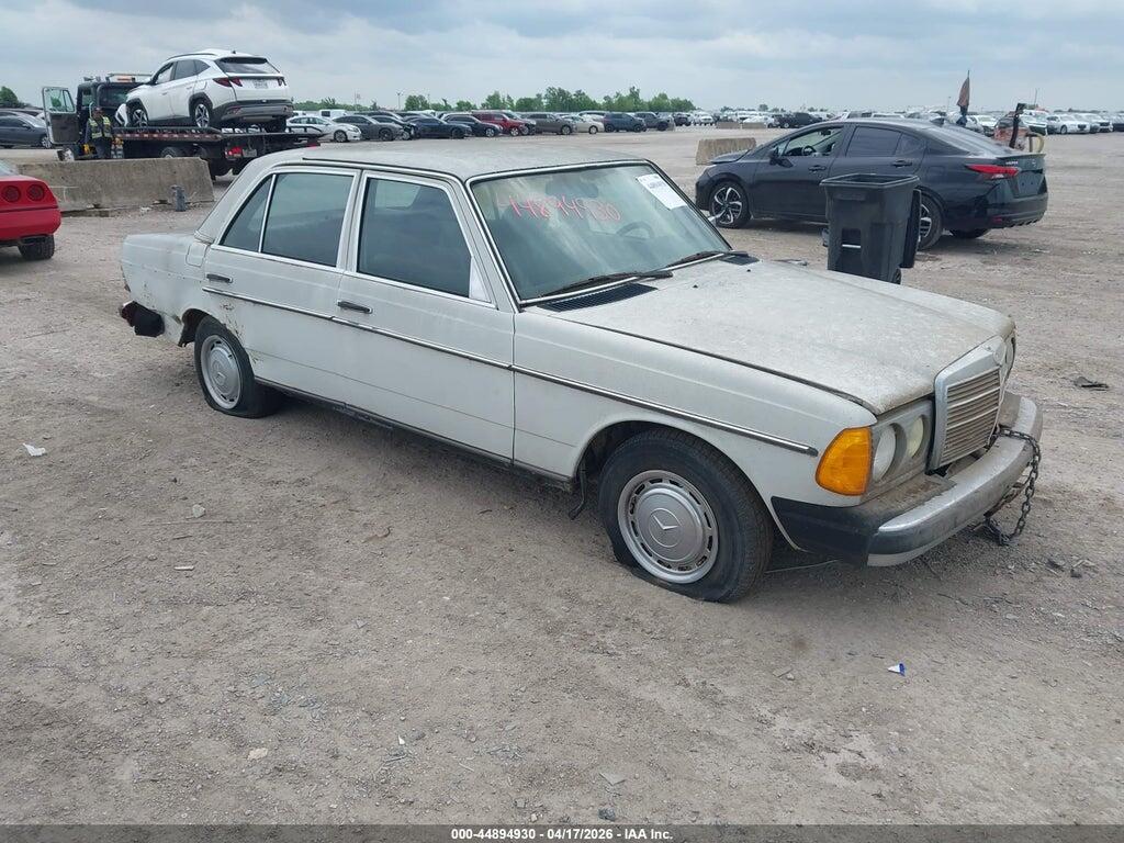 1981 MERCEDES-BENZ 240 WDBAB23A5BB274847