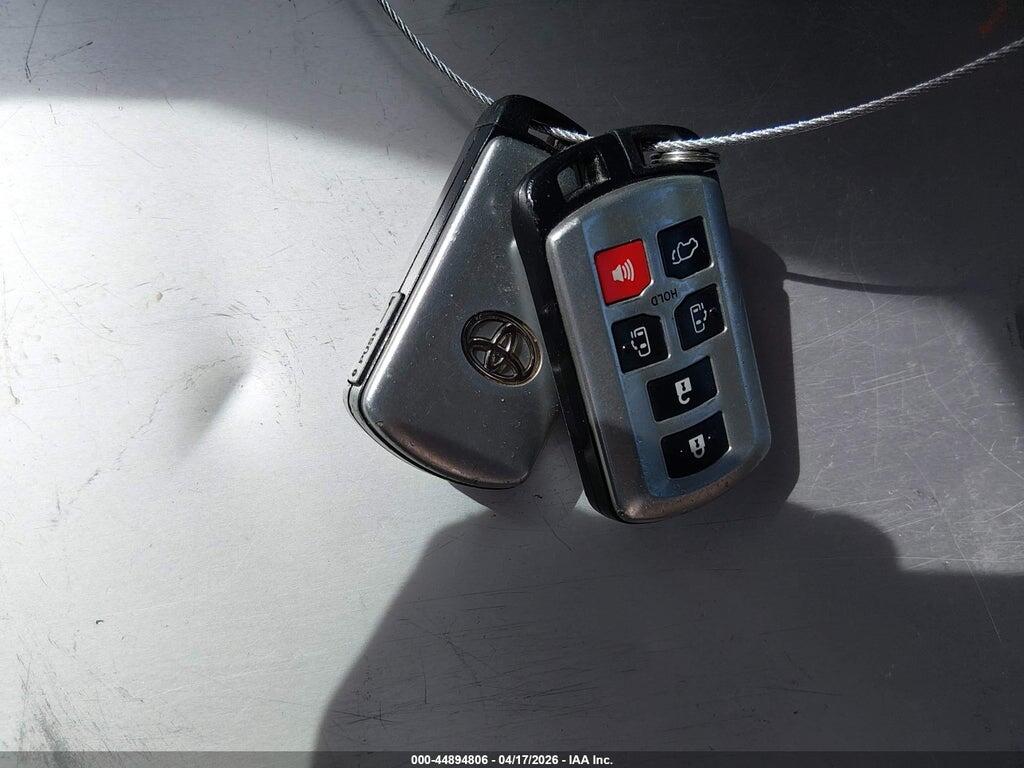 5TDYK3DC8FS575679 2015 TOYOTA SIENNA photo no. 11