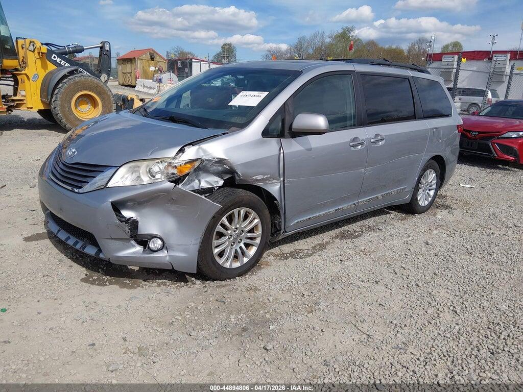 5TDYK3DC8FS575679 2015 TOYOTA SIENNA photo no. 2