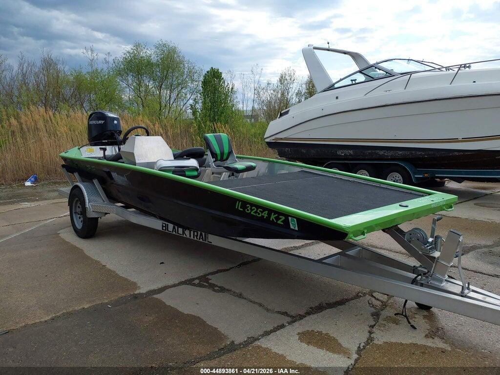 00000CJT09347E919 2019 BLAZER BOAT photo no. 1
