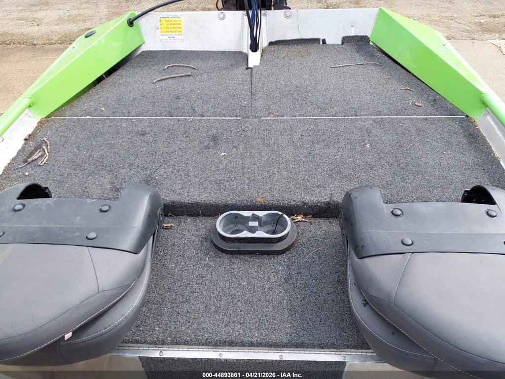 00000CJT09347E919 2019 BLAZER BOAT photo no. 8